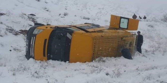 Elazığ’da minibüs devrildi: 8 yaralı
