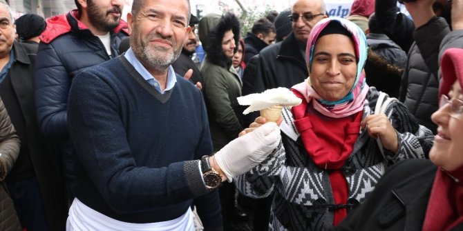 Kahramanmaraşlılar kar yağışını dondurmayla kutladı