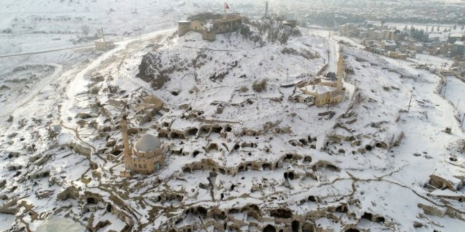 Nevşehir’de kar yağışı sonrası kartpostallık görüntüler oluştu