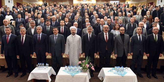 Diyanet İşleri Başkanı Erbaş ‘İmam Hatip Okulları Vizyon Semineri’nde konuştu