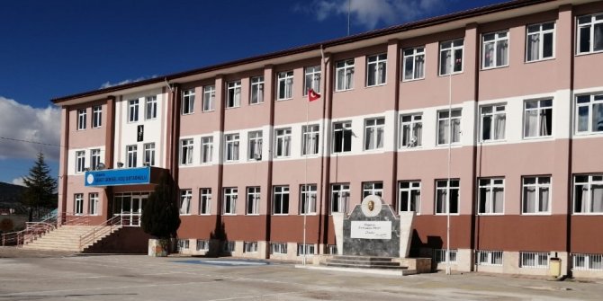 Isparta’da öğrenciye tekme attığı iddia edilen öğretmen: "Çocuğa tekme atmadım"