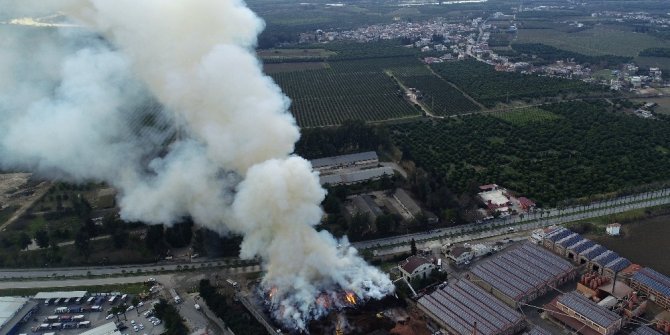 Adana’da fabrika yangını 15 saattir söndürülemedi