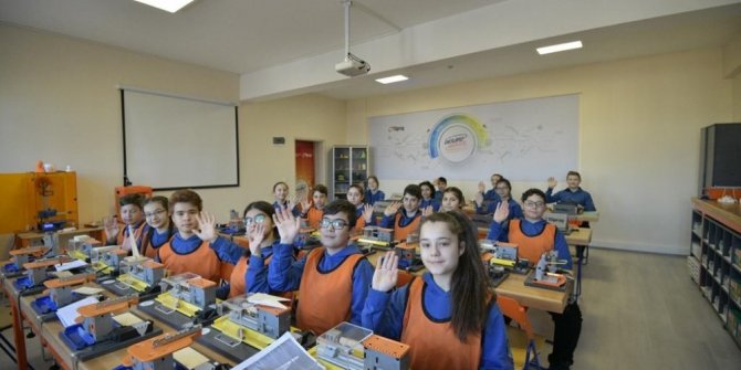 Kocaeli’de kurduğu “Robotik Kodlama” sınıfları açıldı
