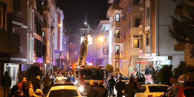 Elektrikli battaniyeden çıkan yangın mahalleliyi sokağa döktü