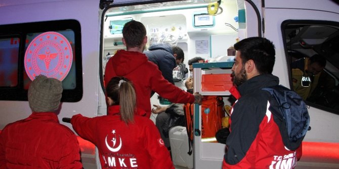 Çadır kentte yangın çıktı, 8 kişi dumandan etkilendi