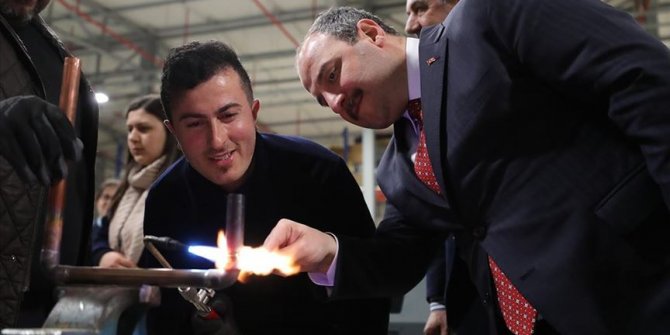 Bakan Varank, Sakarya'da fabrika ziyaretleri gerçekleştirdi