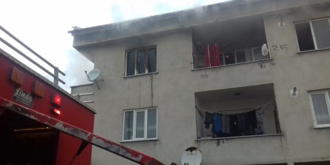 3 katlı apartmanda çıkan yangında 2'si çocuk 4 kişi dumandan etkilendi