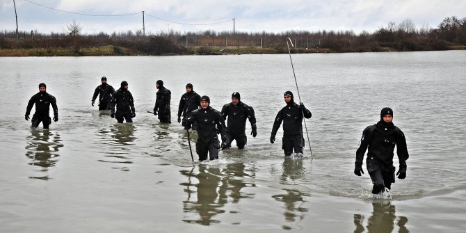 Kızını kurtarmak için suya atlayan baba 18 gündür aranıyor