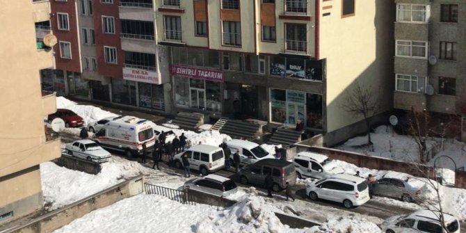 Genç hemşire evinde ölü bulundu