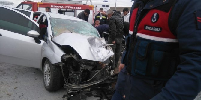 Konya’da otomobille kamyonet çarpıştı: 3 yaralı