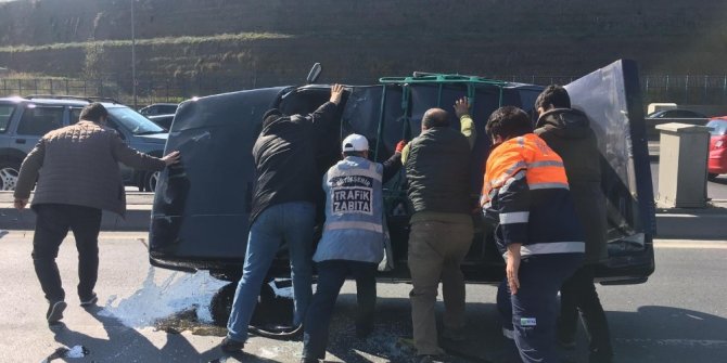 E-5 yanyolda bir araç takla attı