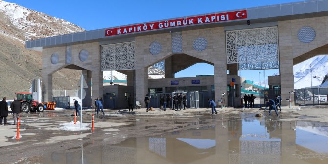 Kapıköy Gümrük Kapısı'na sahra hastanesi kuruluyor