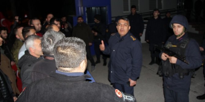 Çorum’da vatandaşlar destek için jandarmaya yürüdü