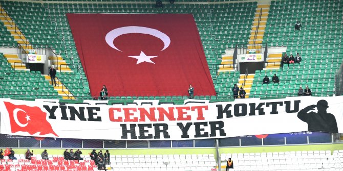 Konyaspor tribünlerinde anlamlı pankart