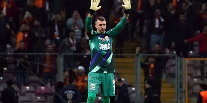 Muslera ve eşinden Gazi Üniversitesi'ne ekipman desteği