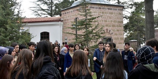 Tarih dersini Ertuğrul Gazi Türbesinde işlediler