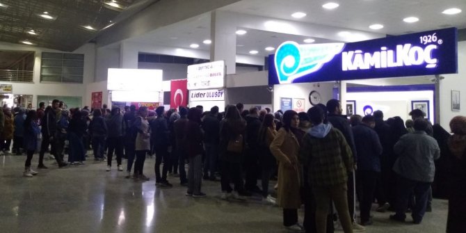 Konya Otogarı'nda tatil yoğunluğu
