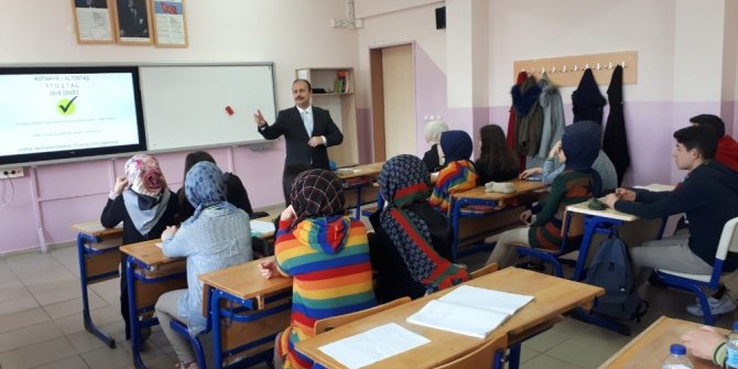 Öğrencilere meslek seçiminin önemi anlatıldı