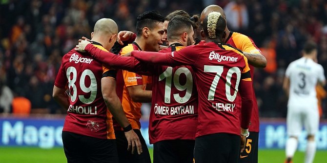 Galatasaray'da tarihi karar! Futbolculara yazı gönderildi