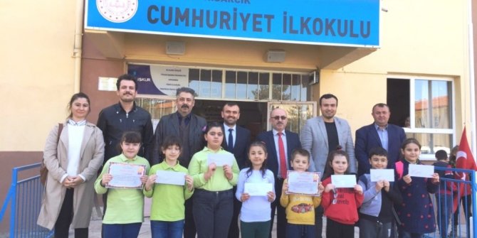 Hisarcık’ta Kitap Okuma Yarışmasında dereceye giren öğrenciler ödüllendirildi