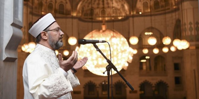 Diyanet İşleri Başkanı Erbaş, koronavirüsün son bulması için dua etti