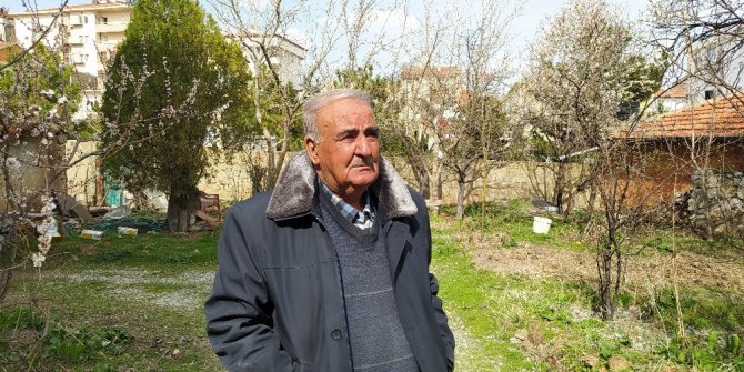 Polisin ihtiyaçlarını karşıladığı yaşlı adam gözyaşlarına hakim olamadı
