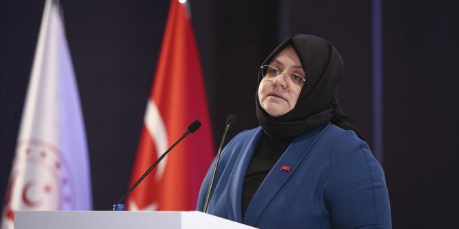 Bakan Selçuk'tan uyarı: "kişisel bilgilerinizi paylaşmayın"
