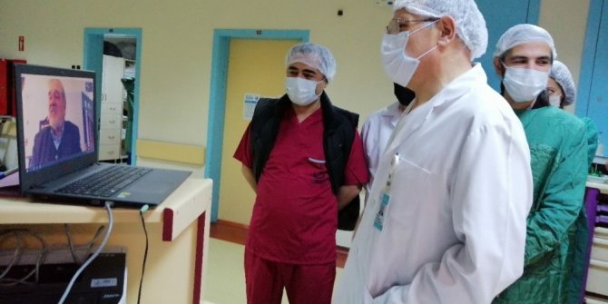 Tarihçi İlber Ortaylı, korona virüsle mücadele eden sağlık çalışanlarıyla konuştu