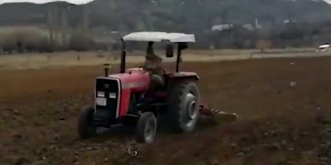 Evden çıkamayan çiftçinin tarlasını jandarma işledi