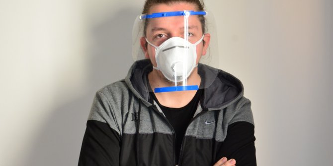 Sağlık çalışanları için 3 boyutlu siperli maske ürettiler