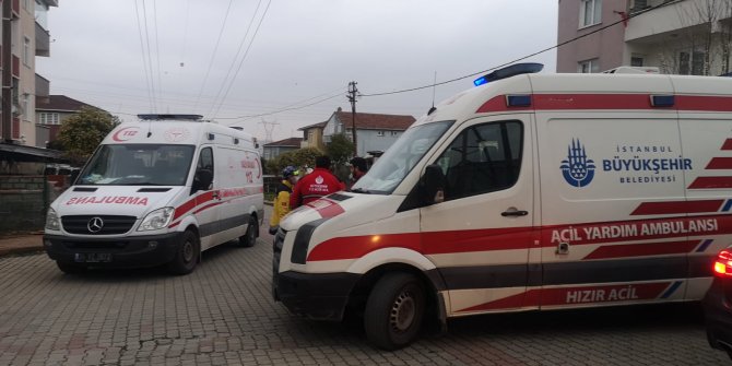 Sancaktepe'de iş yerindeki yangında 3 kişi dumandan etkilendi