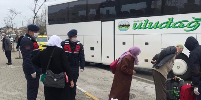Umre sonrası karantina süresi dolan 300 kişi, Balıkesir'e döndü
