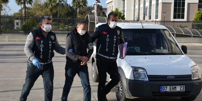 Birlikte yaşadığı kadını rehin aldı, 'Koronavirüslüyüm' diyerek polise tükürdü