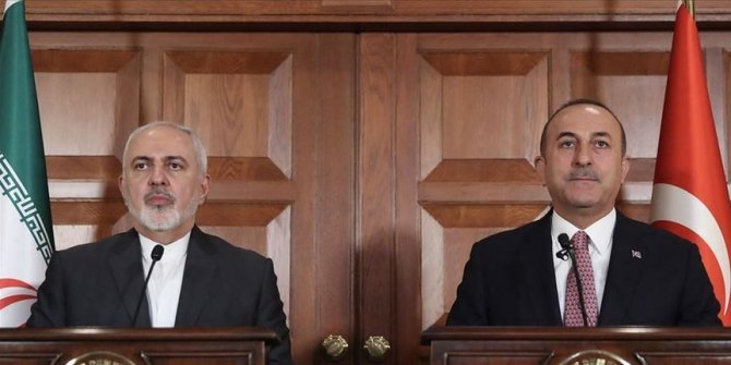 Cavusoglu et Zarif discutent du Covid-19