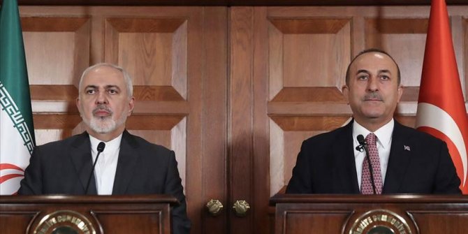 Cavusoglu et Zarif discutent du Covid-19