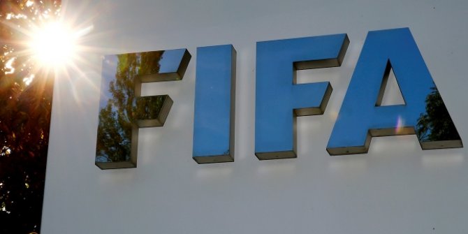 FIFA futbolcu sözleşmeleri ile ilgili kararını açıkladı
