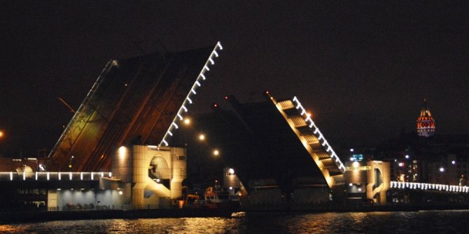 Eminönü Köprüsü araç ve yaya trafiğine kapatıldı