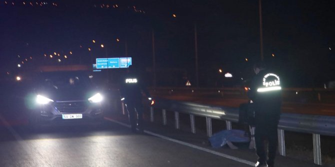 Düşen plakayı almak için döndüğünde yakalandı