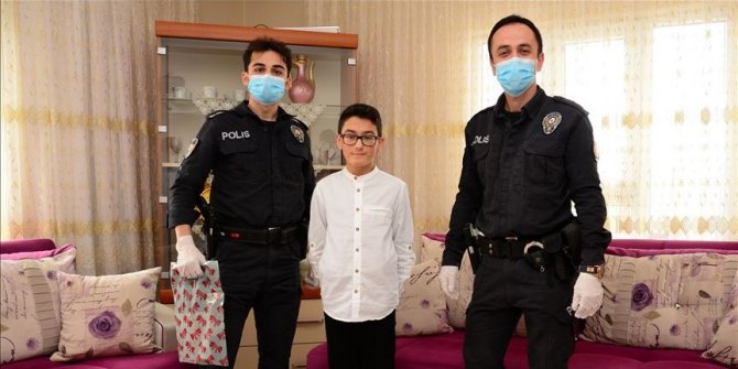 Bilgisayar parasını Milli Dayanışma Kampanyası'na bağışladı