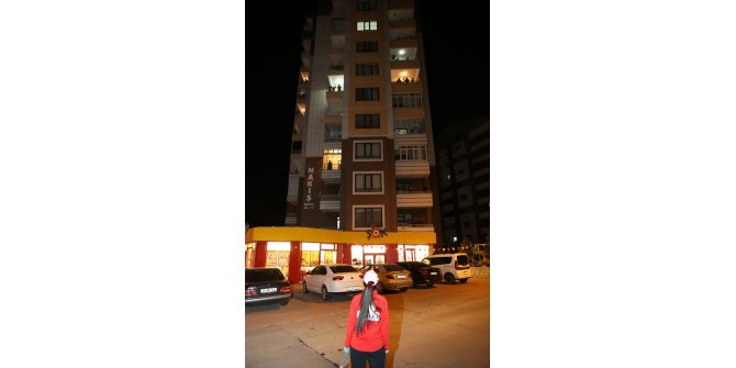 Kayseri'de Spor AŞ personeli karantinaya alınan bina sakinlerine moral oldu