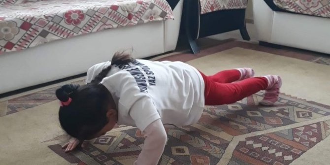 Yunusemreli badmintoncular antrenmanlarına evden devam ediyor