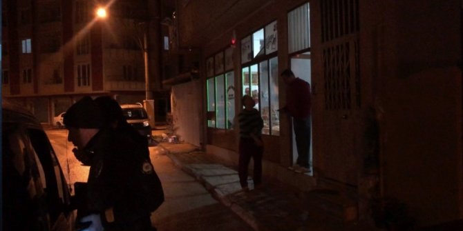 Pompalı tüfekle iş yerini kurşunladılar, o anlar kameraya yansıdı