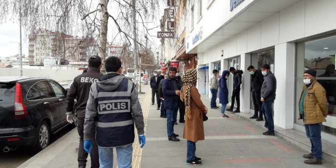Kars’ta polislerden yoğun korona virüs mesaisi