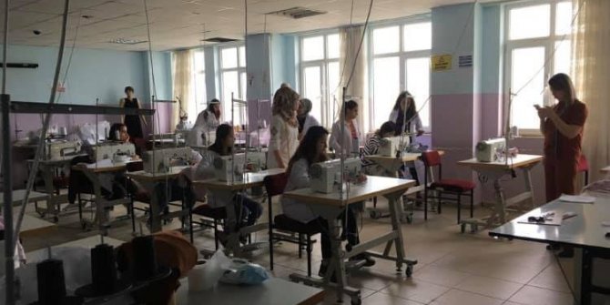 Silopi’de lise öğrencileri maske üretiyor