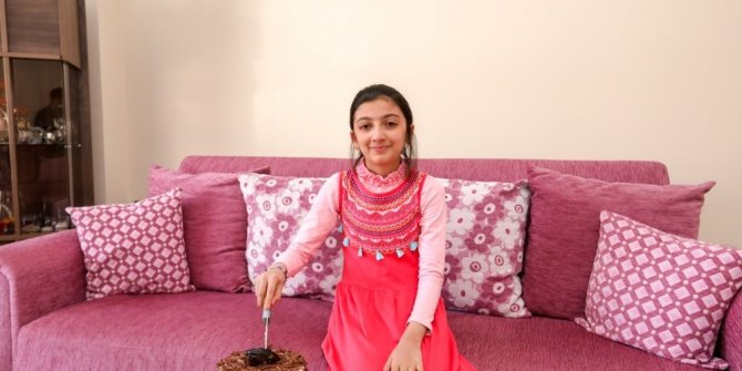 İpekyolu Belediyesinden sokağa çıkamayan Ecrin’e doğum günü sürprizi
