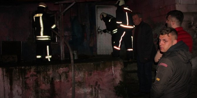 Tek katlı ev çıkan yangında kullanılamaz hale geldi