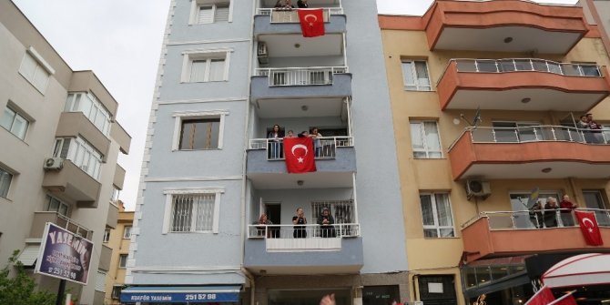 Gaziemir 23 Nisan’ı balkonlarda kutlayacak