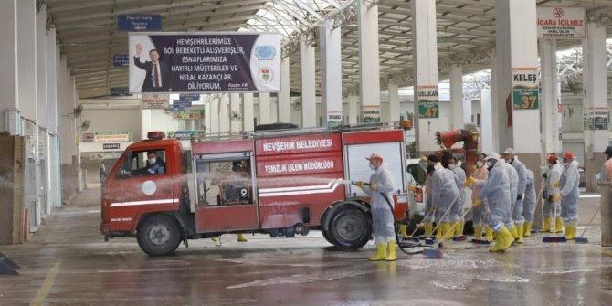 Hafta sonu kurulacak olan pazar öncesinde kapalı pazaryeri dezenfekte edildi