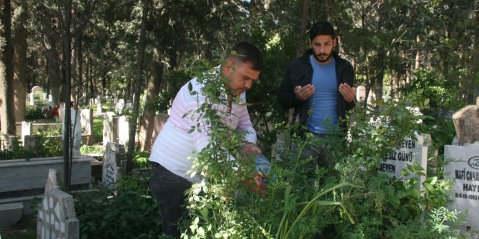 Korona virüs nedeniyle mezarlıklara ziyaretler azaldı