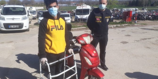 Yabancı uyruklu engelli çalınan bisikletine kavuştu